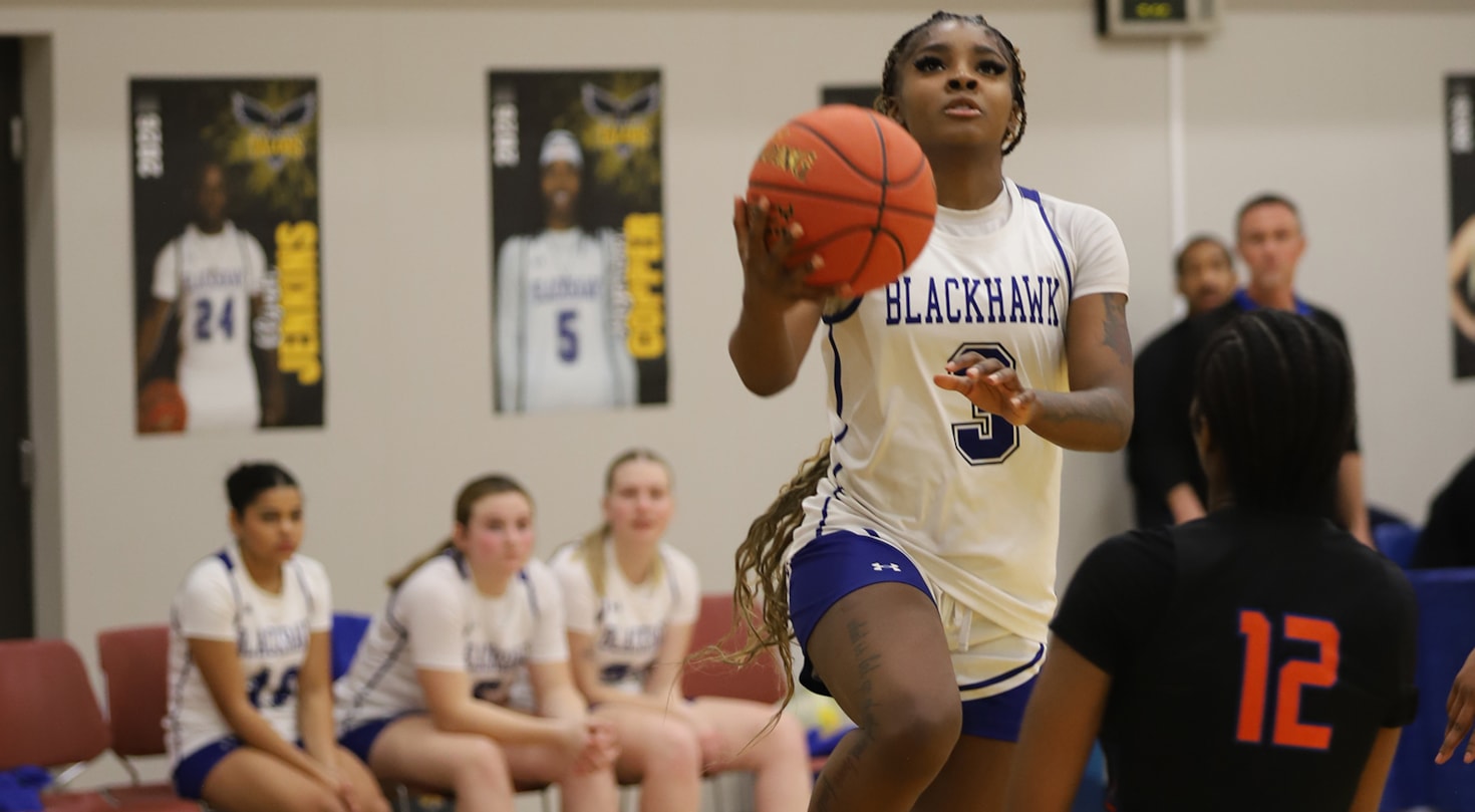Talons Women's Basketball player in game action